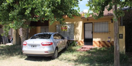 Casa 3 ambientes + Departamento – Venta