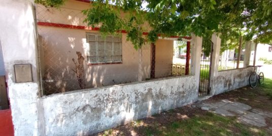 Casa 2 ambientes a reciclar- Venta