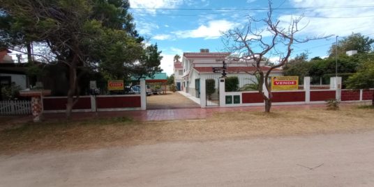 Complejo de 5 departamentos + lote – Venta