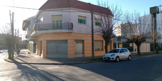 Casa 4 ambientes + oficina – VENTA