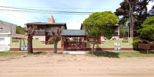 Complejo de 8 Duplex 3 ambientes c/u – VENTA