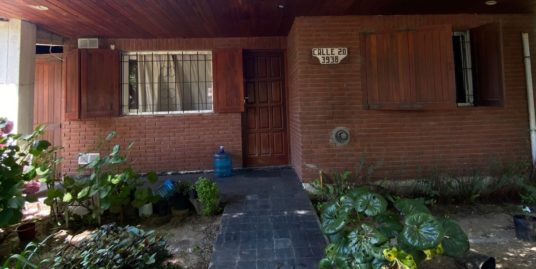 CASA 3 AMBIENTES C/ GARAGE – VENTA –