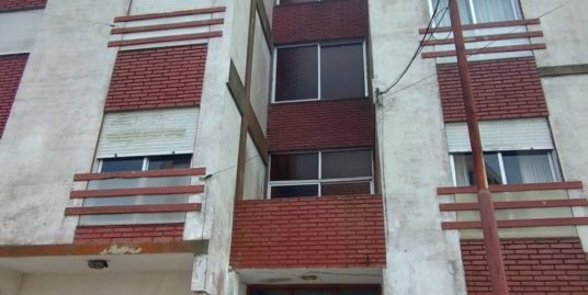 EDIFICIO EN VENTA – 11 DEPTOS EN BLOCK