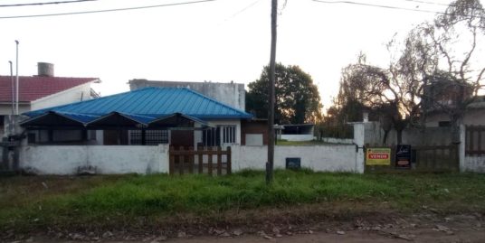 Complejo de 5 Deptos. con Gran Terreno