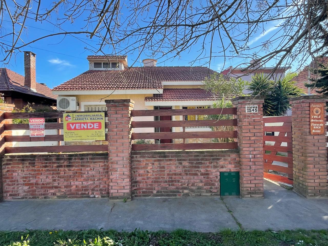 Casa 3 ambientes + Depto al fondo – VENTA