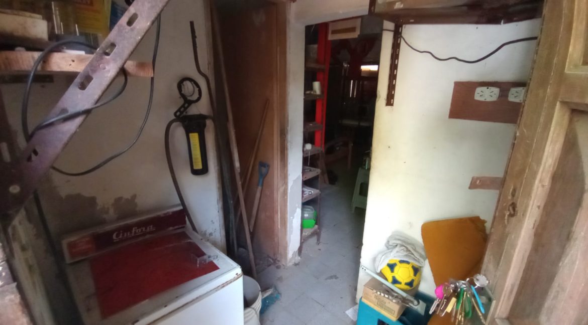 216ce809-b569-409d-a242-91bf9dbadc01