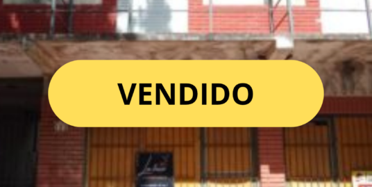 Local + 4 Departamentos  a reciclar- VENTA