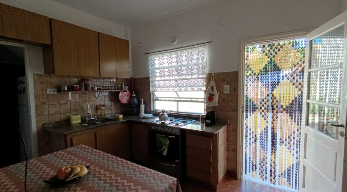 img_6987ae4fb008d5.71143187